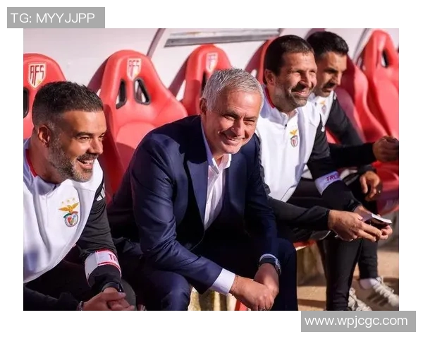 穆里尼奥斩获最佳教练奖再掀热炒风波 穆里尼奥斩获最佳教练奖再掀热炒风波